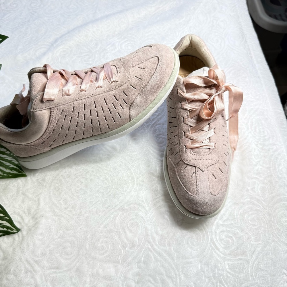 UGG Blush Pink Suede Sneakers Satin Ribbon Laces Women’s Size 7 - Picture 6 of 7